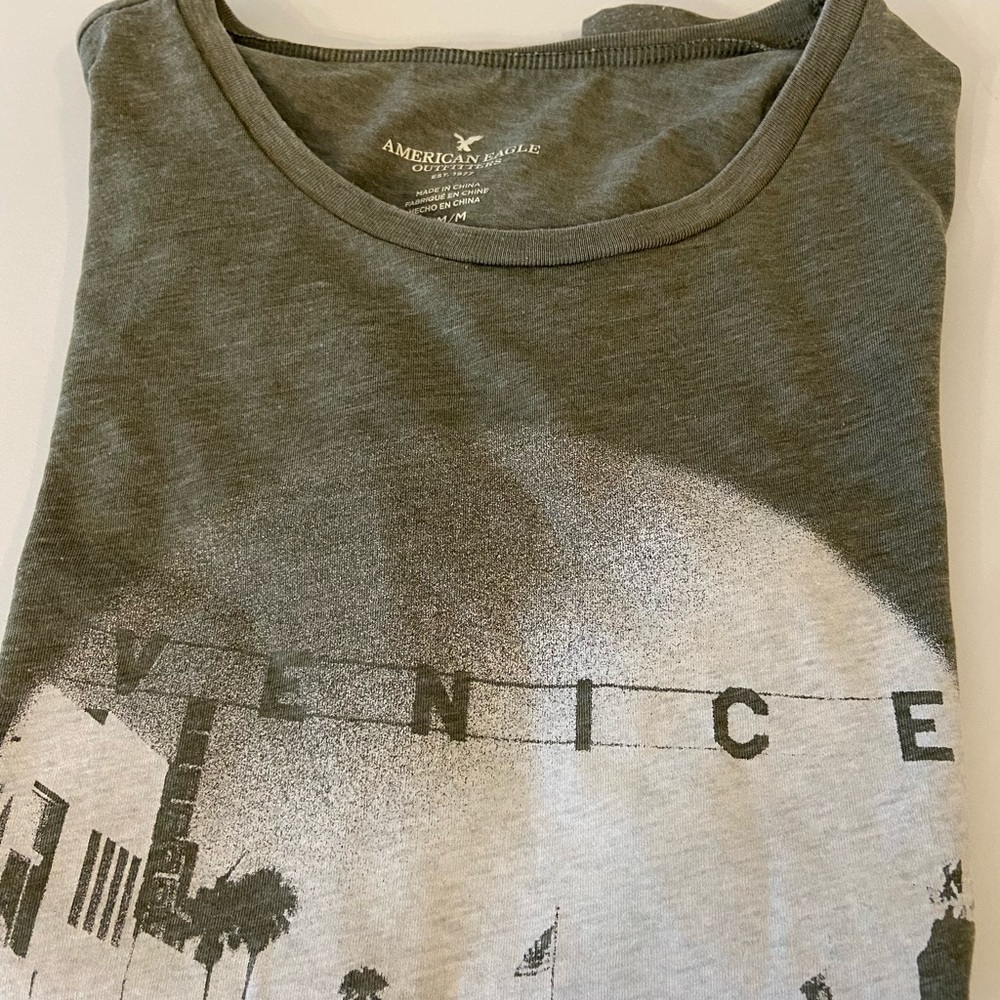 American Eagle Ladies Tee. Size medium.